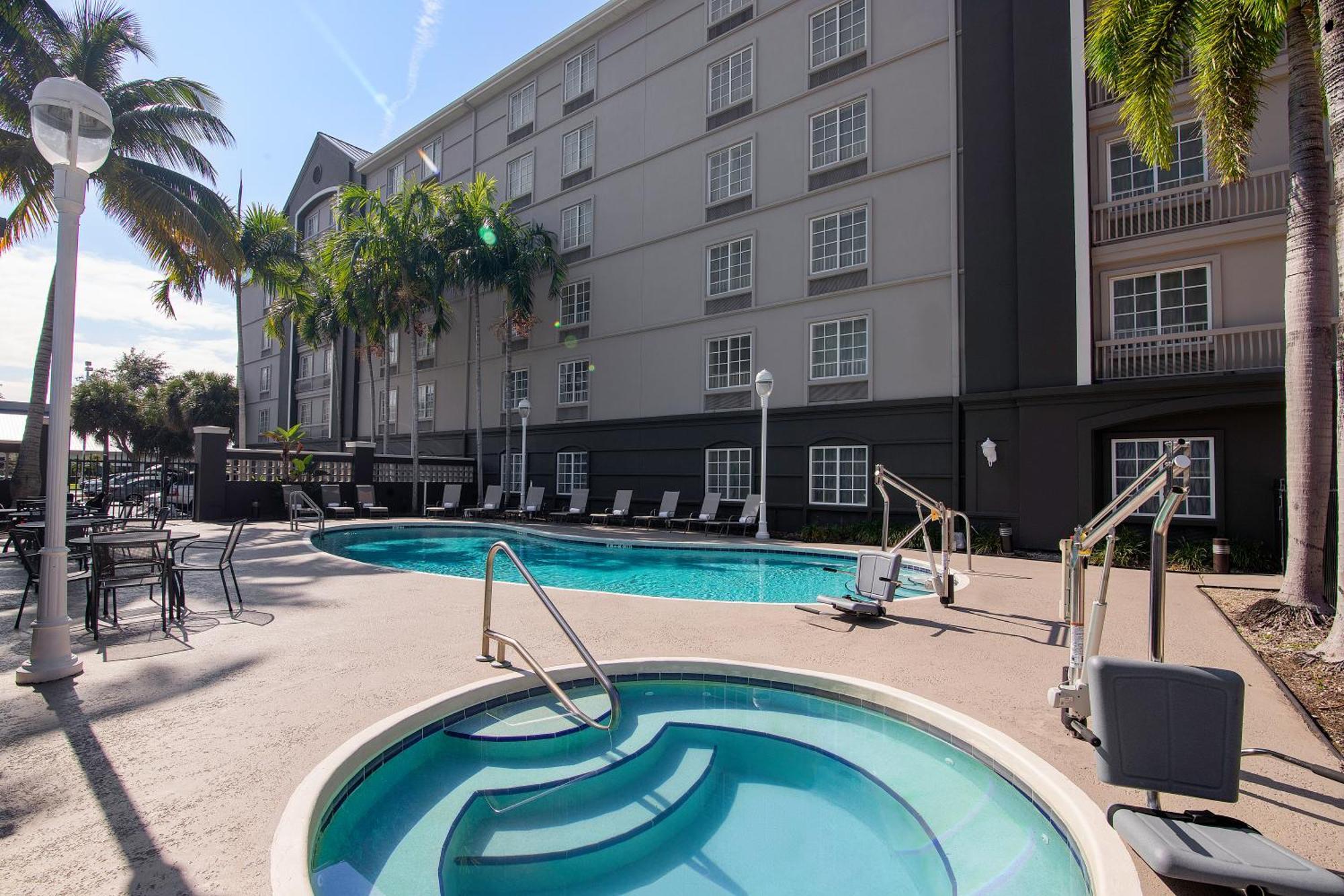 Hotel La Quinta By Wyndham Miami Airport West Sweetwater Zewnętrze zdjęcie
